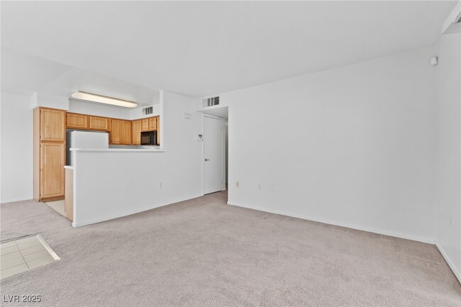 Building Photo - 5710 E Tropicana Ave