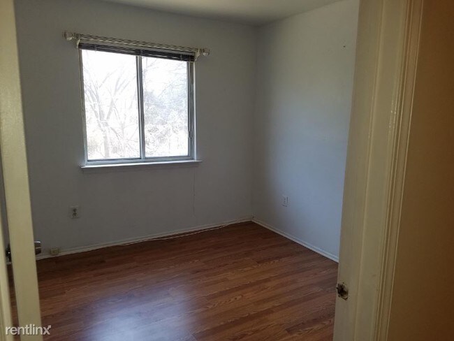 Building Photo - 2 br, 1 bath Apartment - 54 Eton Way
