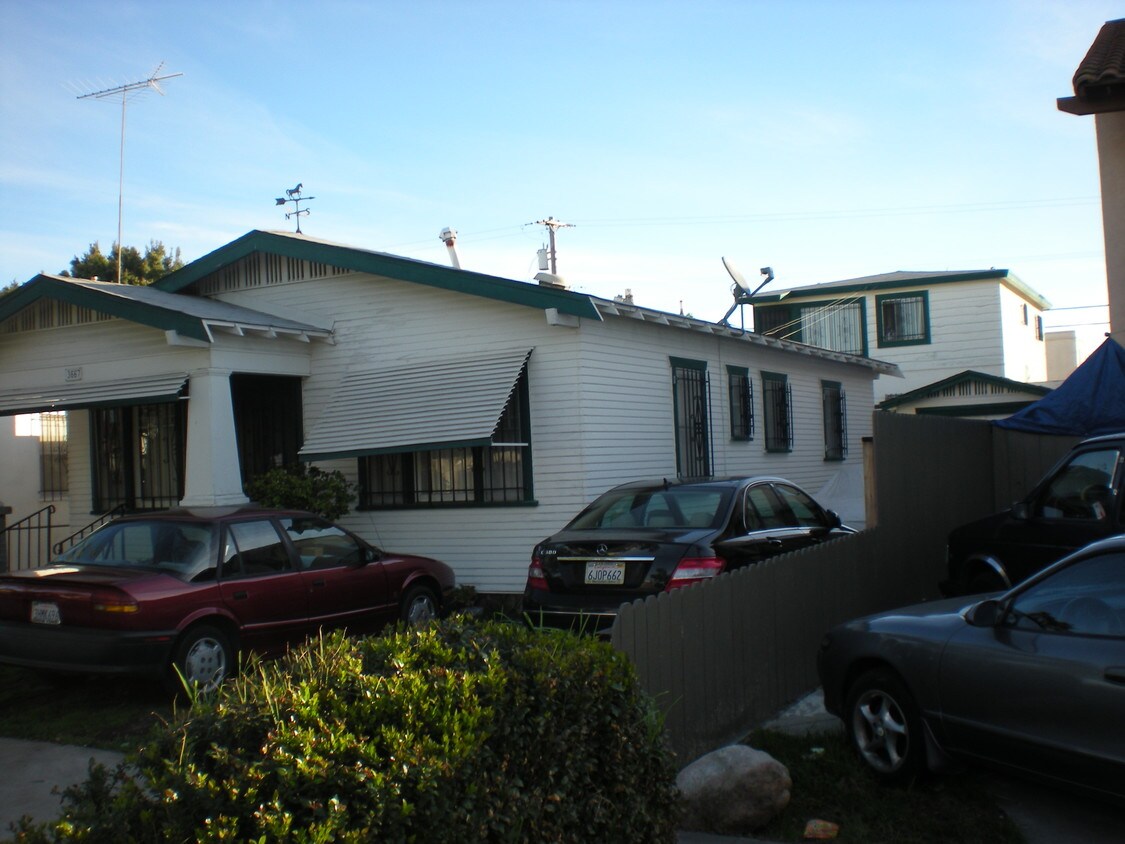 Foto del edificio - 3667-3669 Van Dyke Ave