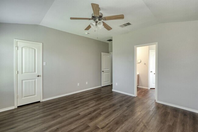 Foto del edificio - 2824 Bluffstone Dr