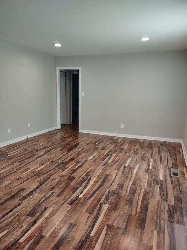 Building Photo - Birmingham/Center Point