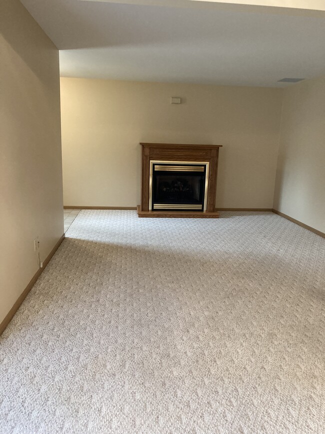 Living Room w/Gas Fireplace - 412 11th Cir SE