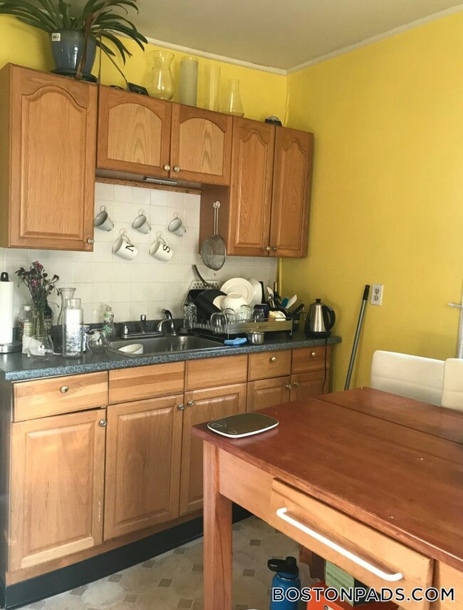 Building Photo - 4 Watson St