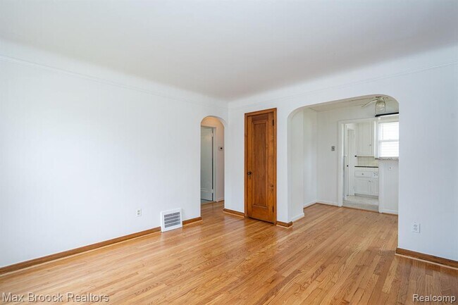 Foto del edificio - 1587 Leroy St