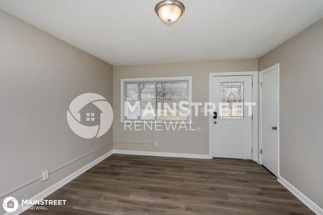Building Photo - 4915 Seville Dr, Louisville, KY 40272