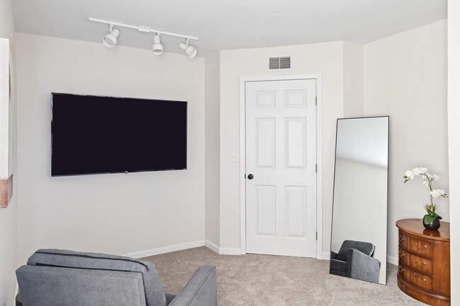 Building Photo - 301 S Front St