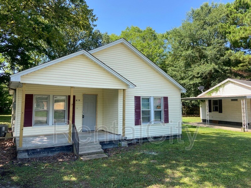 Primary Photo - 619 Christie St