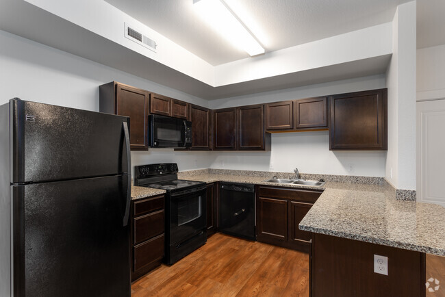 2BR, 2BA - 954SF - Remington Luxury Apartments