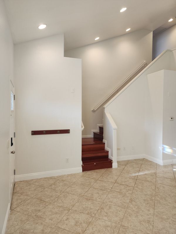 Foto del edificio - 360 N Pauline St