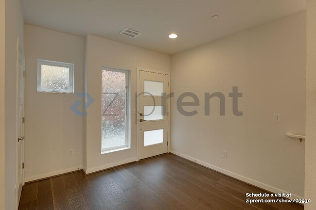 Building Photo - 3300 NE 65th St