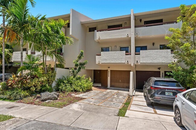 Foto del edificio - 2525 NE 135th St