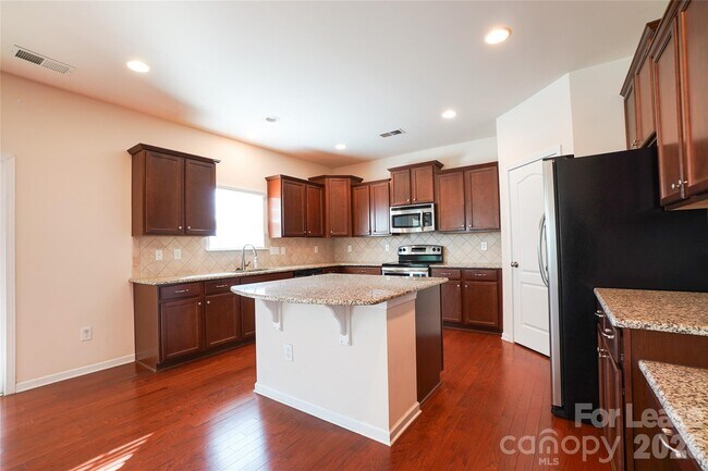 Foto del edificio - 5904 Stirlingshire Ct