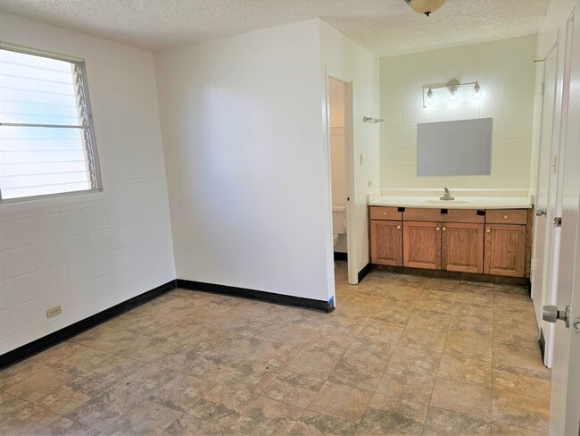 Building Photo - 94-961-961 Kahuamoku Pl