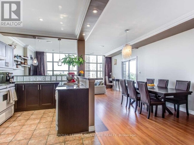 Building Photo - 1 Leaside Park Dr