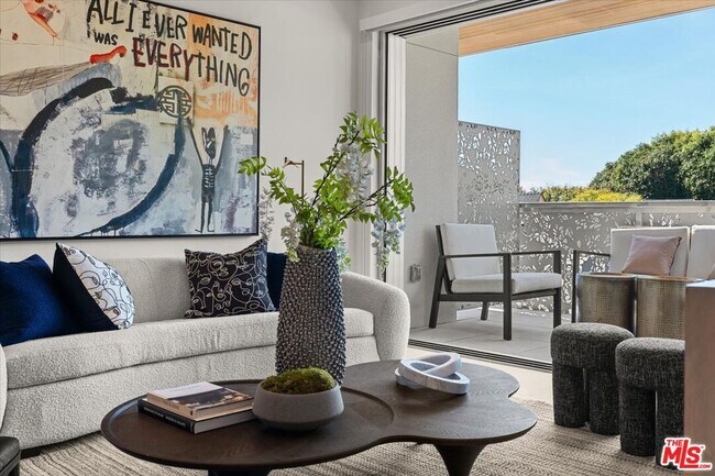 Foto del edificio - 1257 N Sweetzer Ave