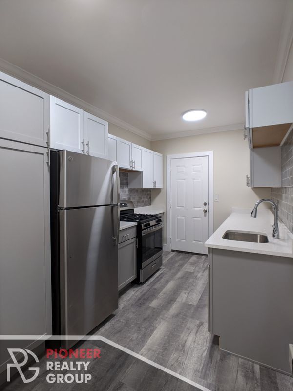 Foto del edificio - 3821 N Greenview Ave