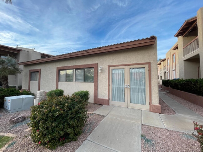 Building Photo - 205 N 74th St