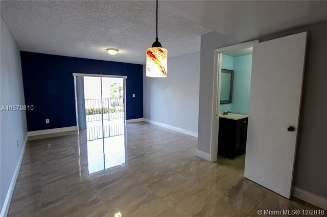 Building Photo - 2610 W 76th St
