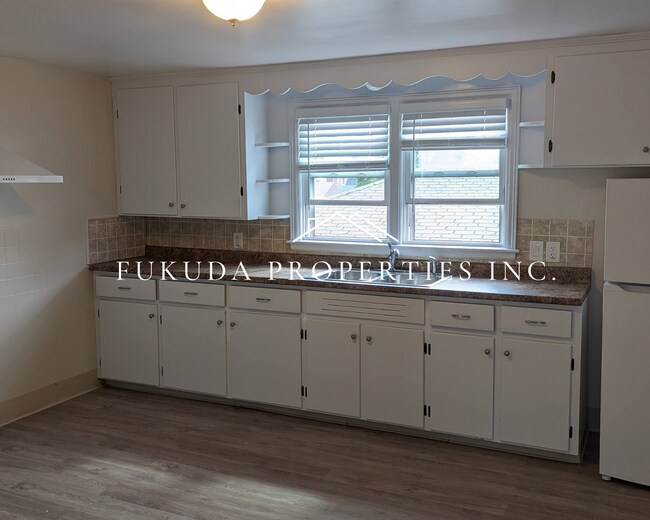 Foto del edificio - 2490 Forest Ave