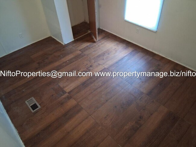 Foto del edificio - 5584 Aenon Ln