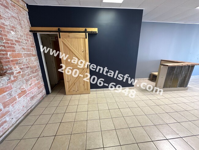 Foto del edificio - Retail/Office Space For Rent