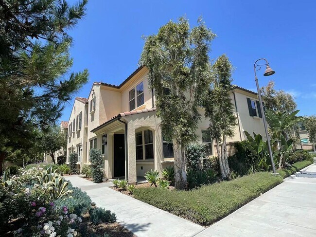 Building Photo - 3 Bedroom home for leasing in Lake Forest
