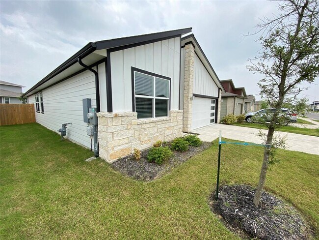 Building Photo - 14013 Neskar Dr