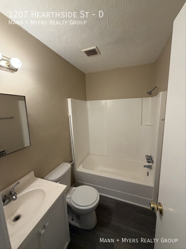 Building Photo - 1207 Hearthside St