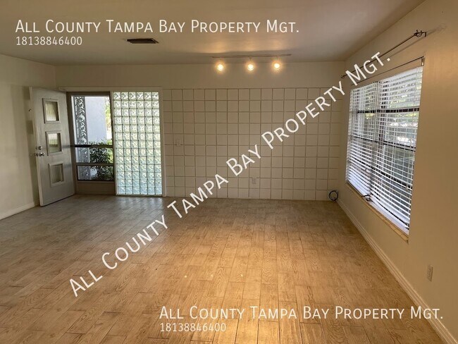 Building Photo - 3-bedroom 2 bath Davis Islands!