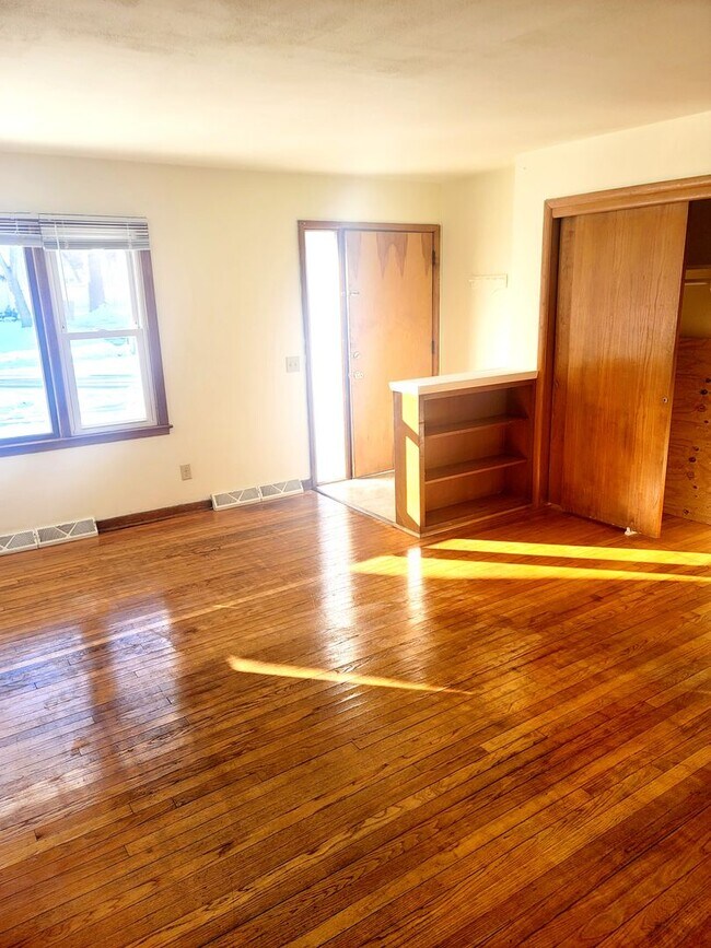 Building Photo - 5220-22