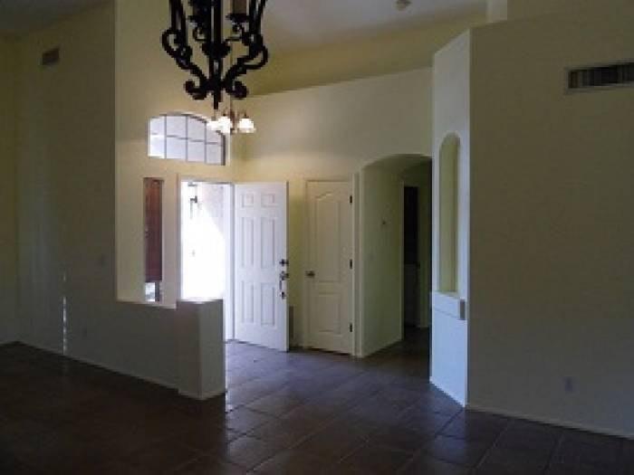 Building Photo - HOUSE FOR RENT