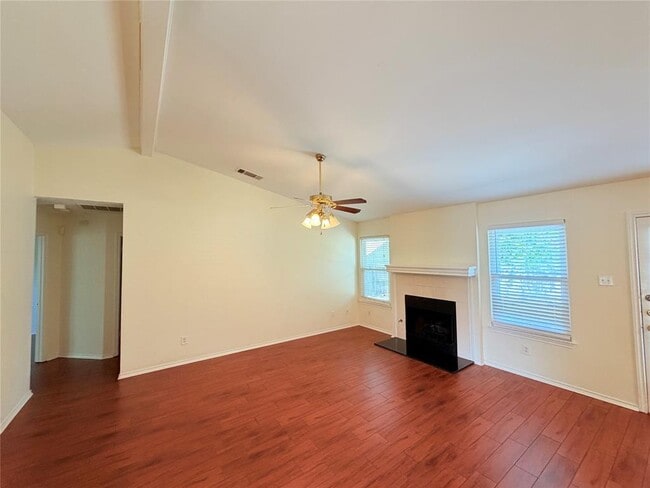 Foto del edificio - 1703 Hatch Rd