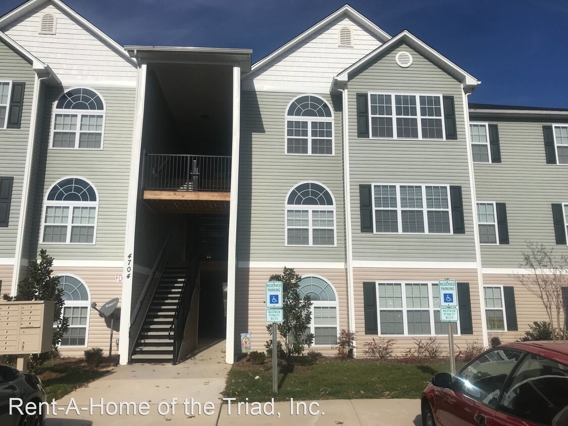 2 br, 2 bath House 4704 Pennoak Lane K House Rental in Greensboro