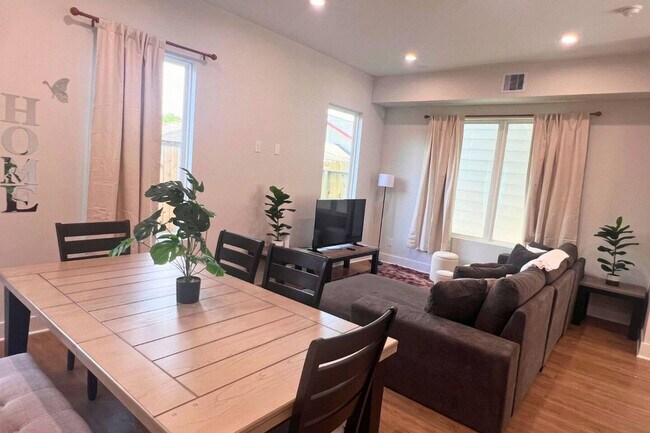 Foto del edificio - 835E Dorchester St