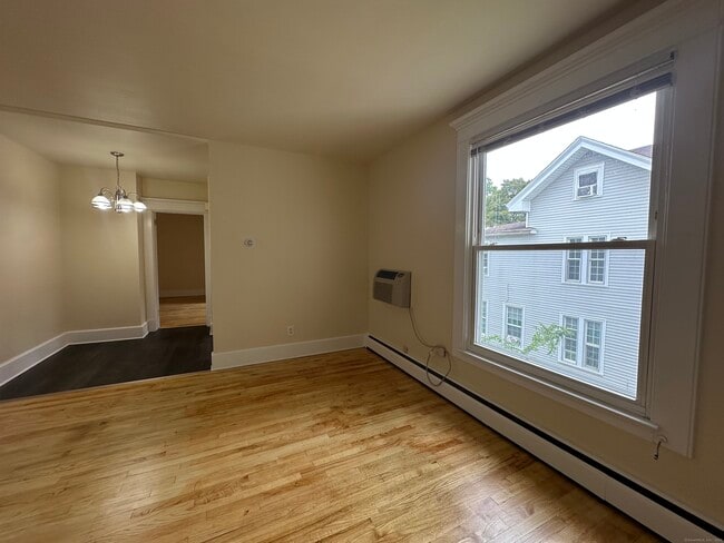 Building Photo - 205 Elm St