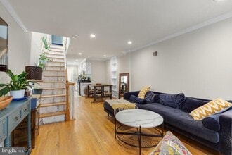 Building Photo - 845 N Bambrey St