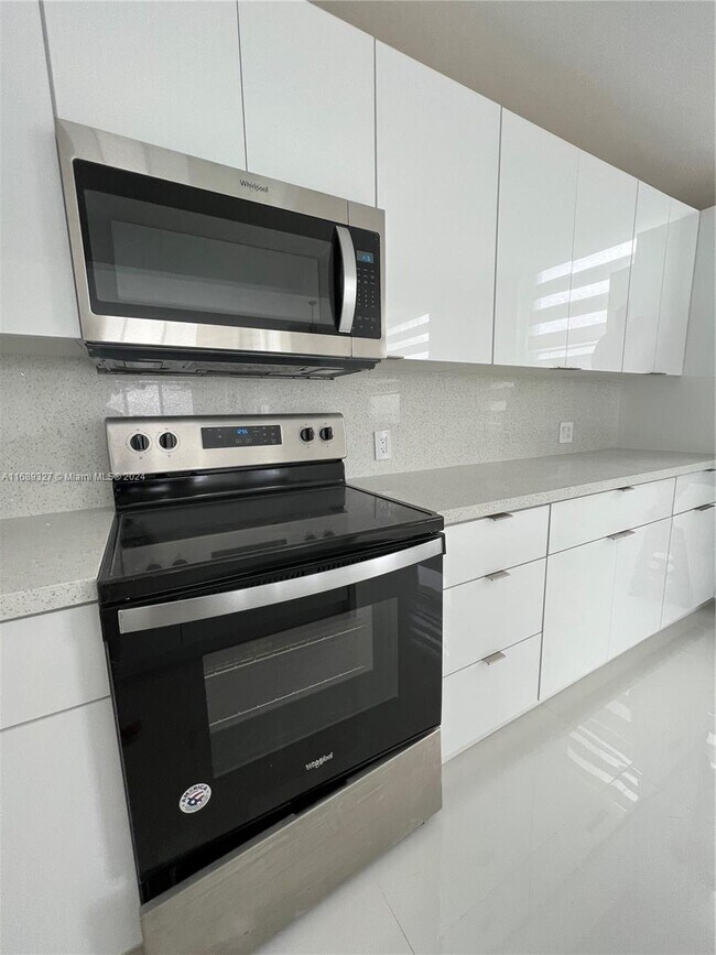 Foto del edificio - 4200 Hillcrest Dr