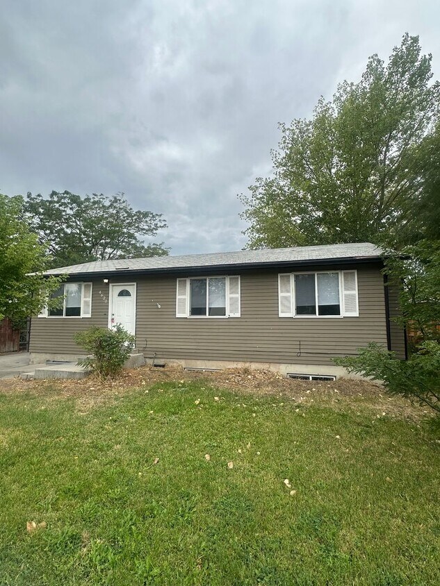 Primary Photo - Beautiful home in Salt Lake!!
