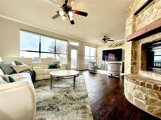 Primary Photo - 402 Oakbrook Dr