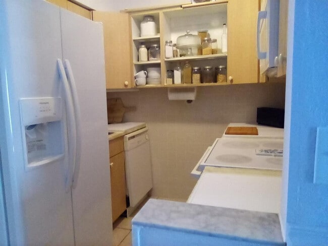 Building Photo - 725 SW 11th Ave