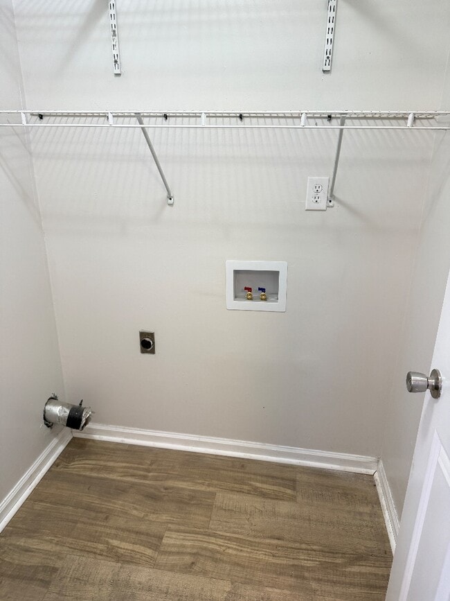 Building Photo - 1016 Jane St