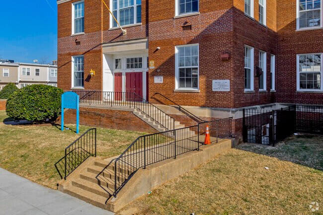 Entrada - Syphax Village