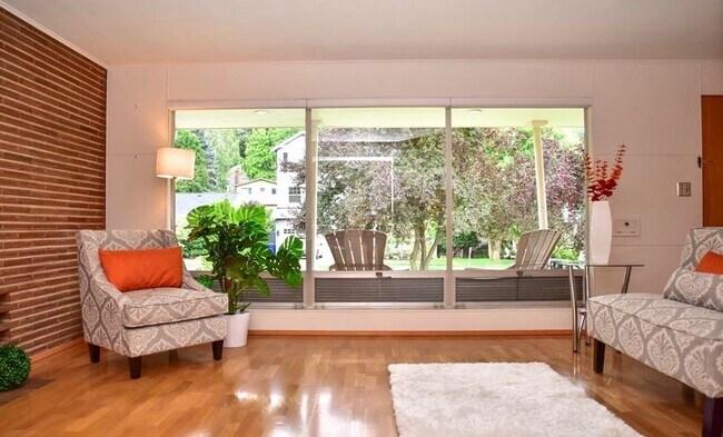 Foto del edificio - Laurelhurst Home