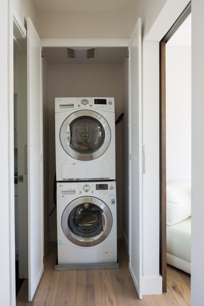 Building Photo - 717 Indiana Ct