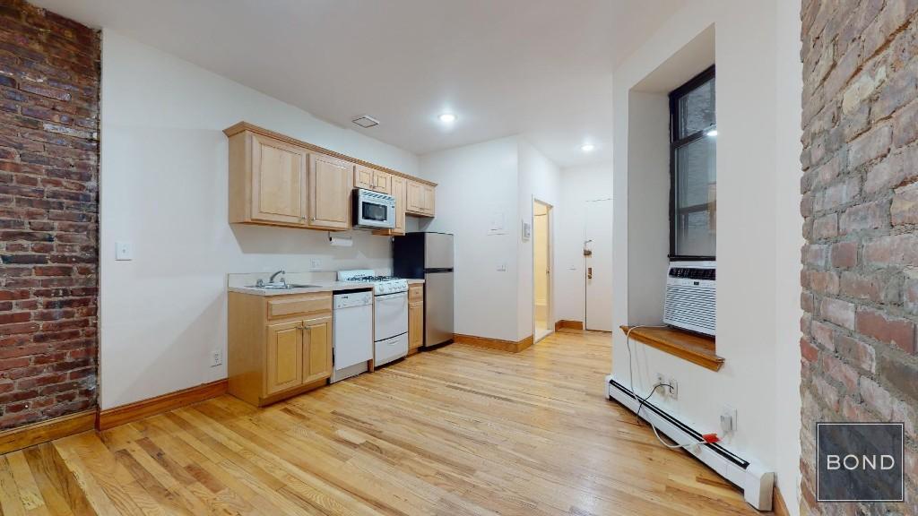 Building Photo - 814 Tenth Avenue