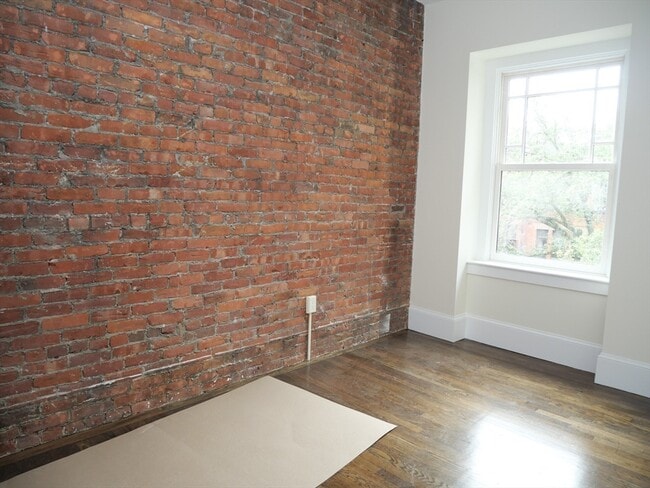 Building Photo - 261 W Newton St