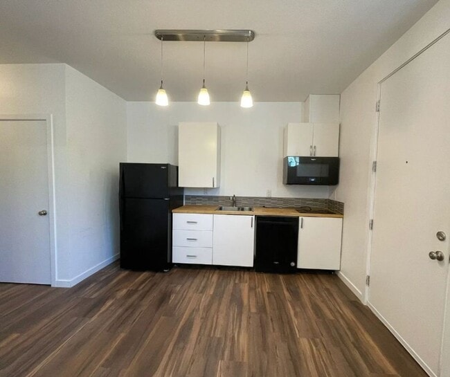 Photo - 4388B N Gantenbein Ave Apartment