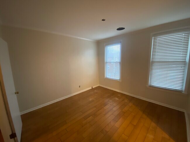 Primary BR - 63 Warren St