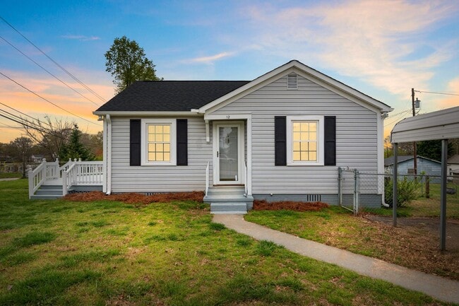 Building Photo - 2 Bedroom 1 Bath Within Walking Distance t...