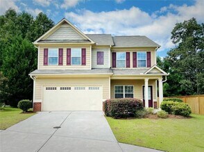 Building Photo - 527 Pine Ln